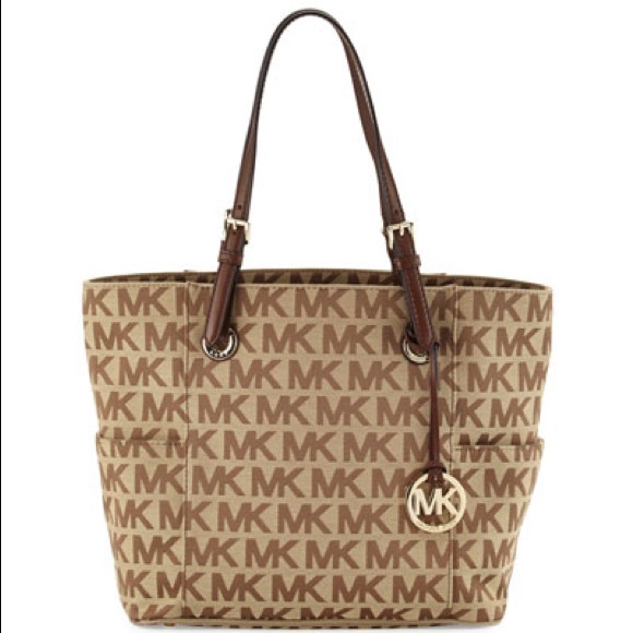 Michael Kors Jet Set signature tote